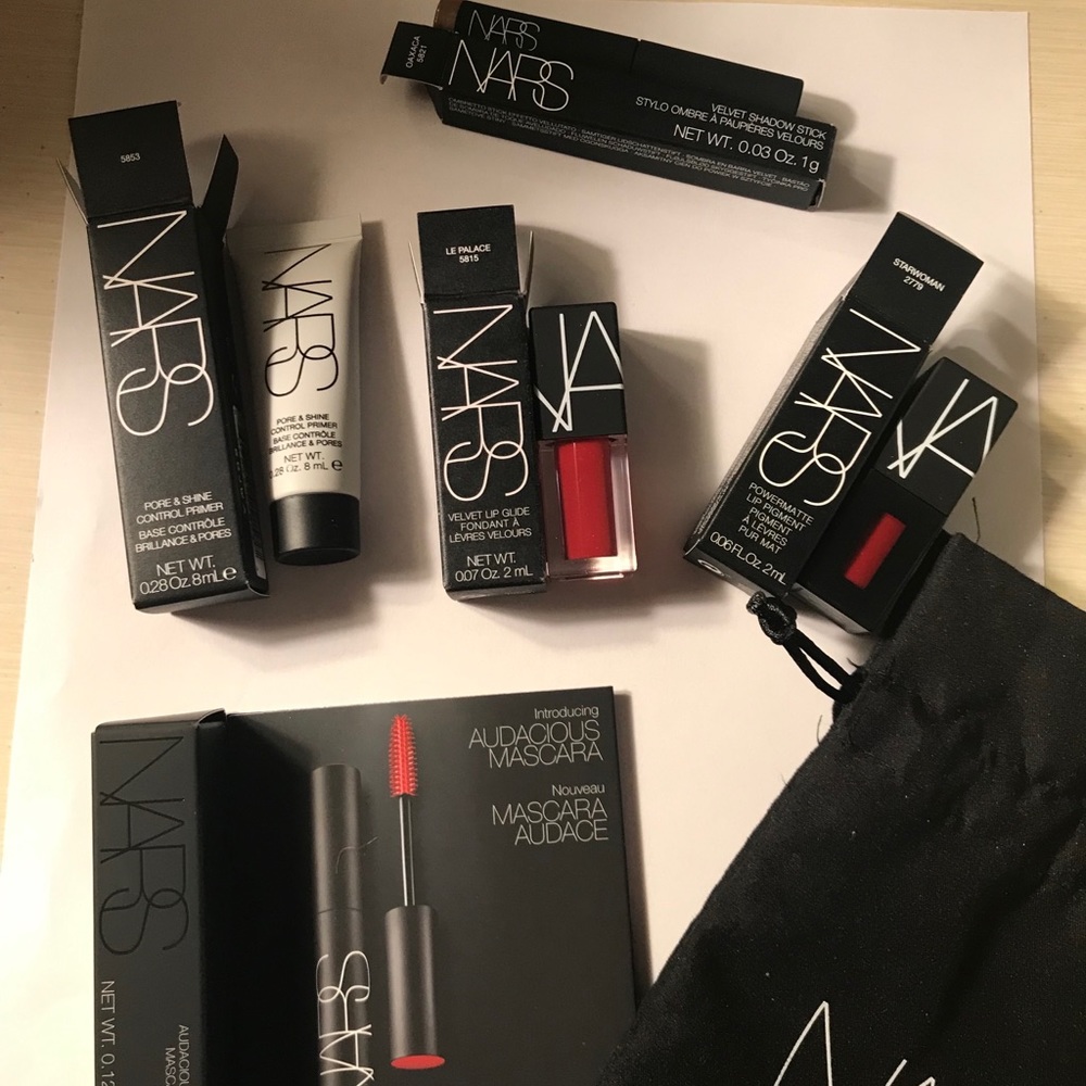 NARS. Five minis plus a NARS travel pouch. NIB